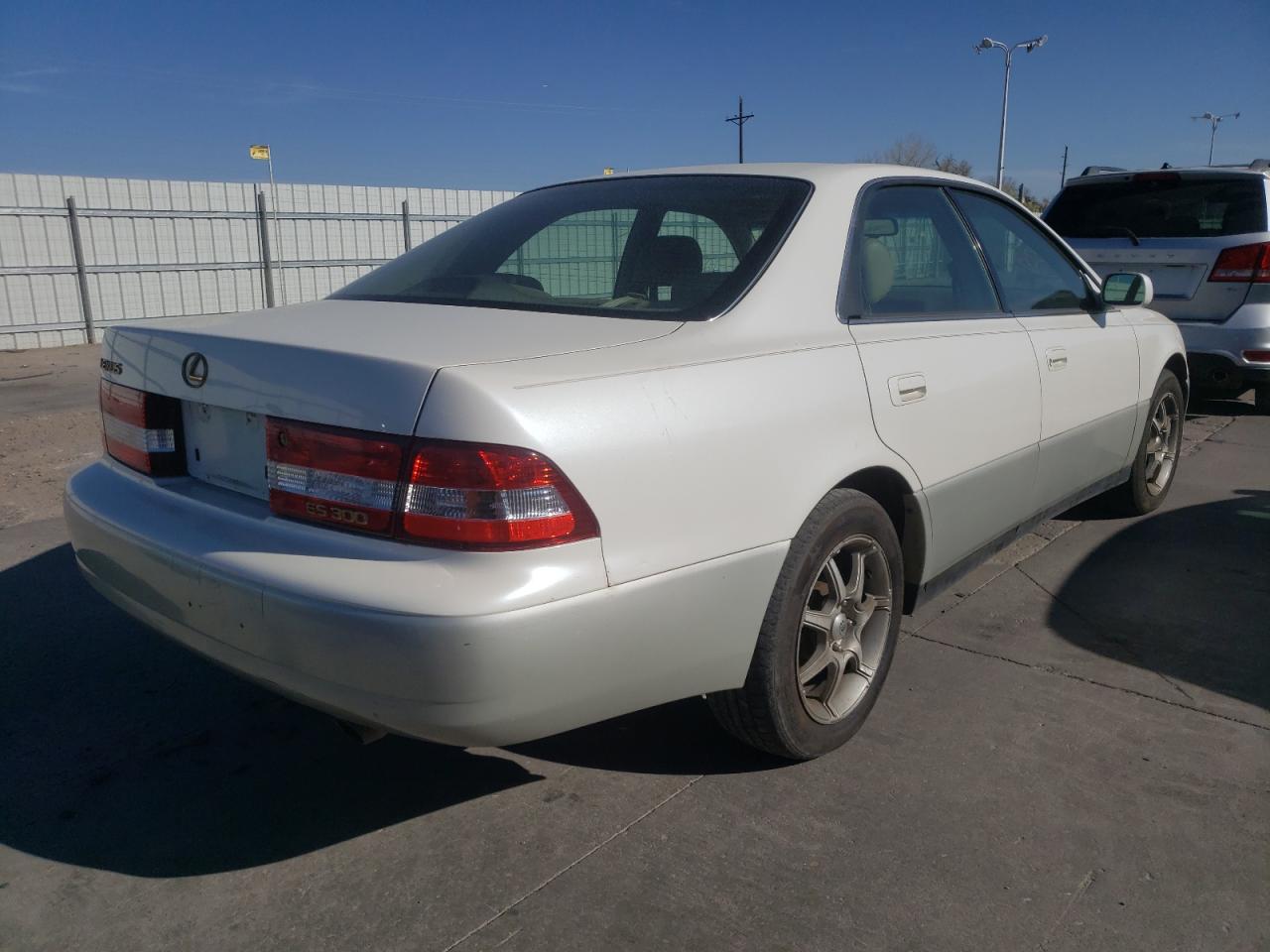Photo 4 from auction – 2000 LEXUS ES 300 with VIN JT8BF28G3Y5083022