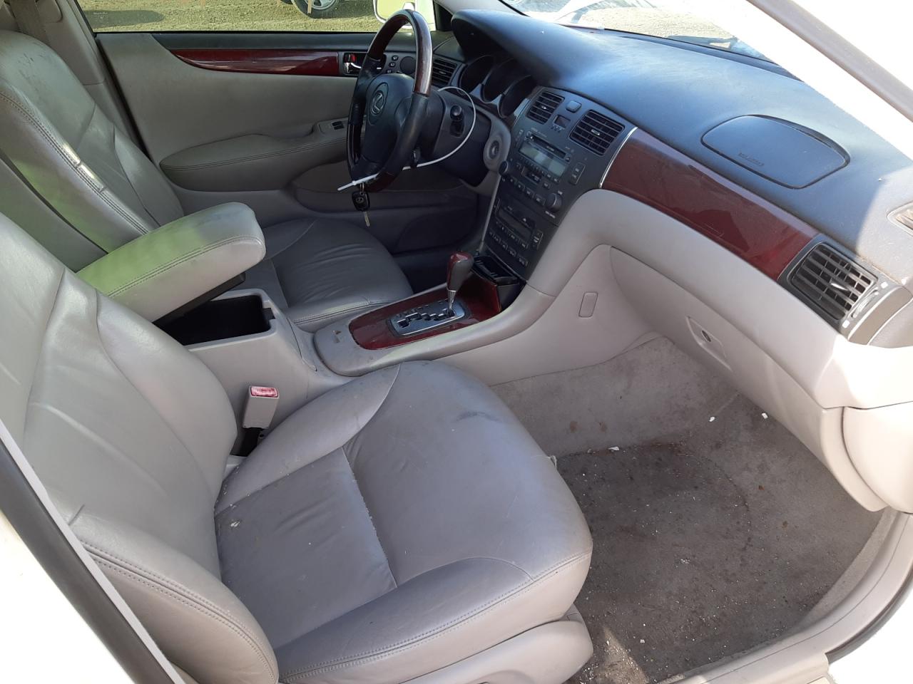 Photo 5 from auction – 2002 LEXUS ES 300 with VIN JTHBF30G520013379