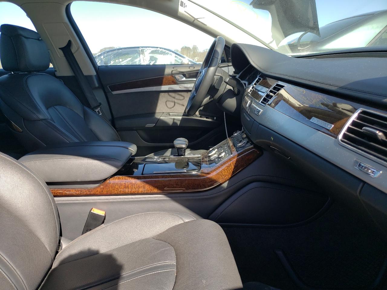 Photo 5 from auction – 2011 AUDI A8 QUATTRO with VIN WAUAVAFD1BN000923
