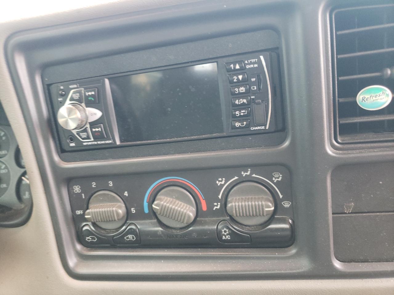 Photo 9 from auction – 1999 GMC NEW SIERRA with VIN 2GTEK19T0X1540868