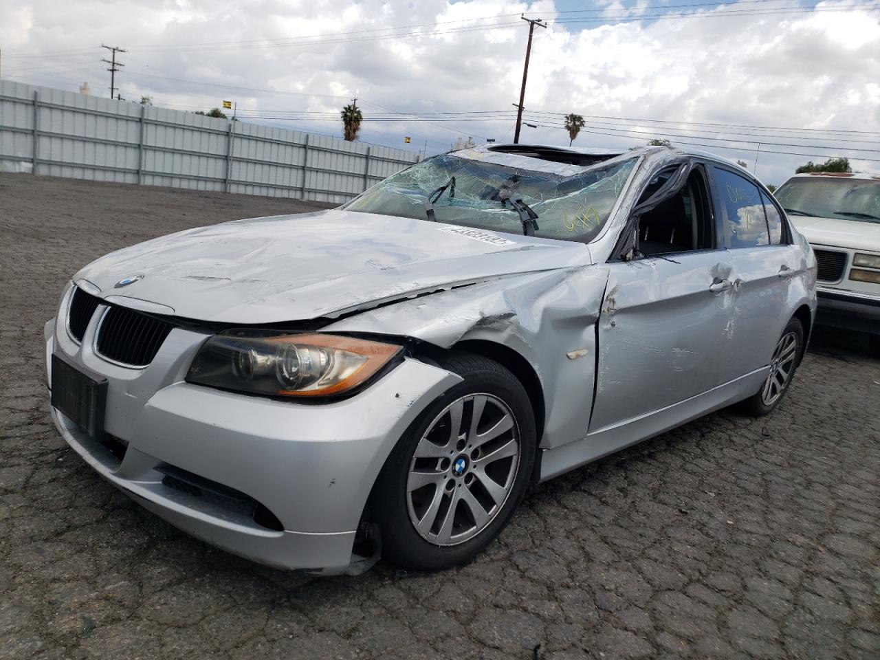 Photo 2 from auction – 2006 BMW 325 I with VIN WBAVB13526KX37160
