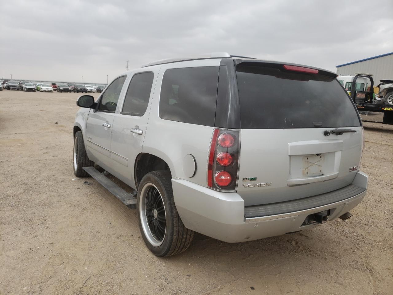 Photo 3 from auction – 2011 GMC YUKON DENA with VIN 1GKS2EEF3BR133643