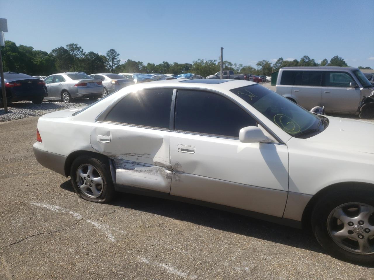 Photo 9 from auction – 1998 LEXUS ES 300 with VIN JT8BF28G2W5028073