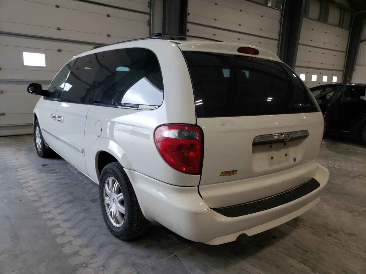 Photo 3 from auction – 2007 CHRYSLER TOWN & COU with VIN 2A4GP54L37R145538
