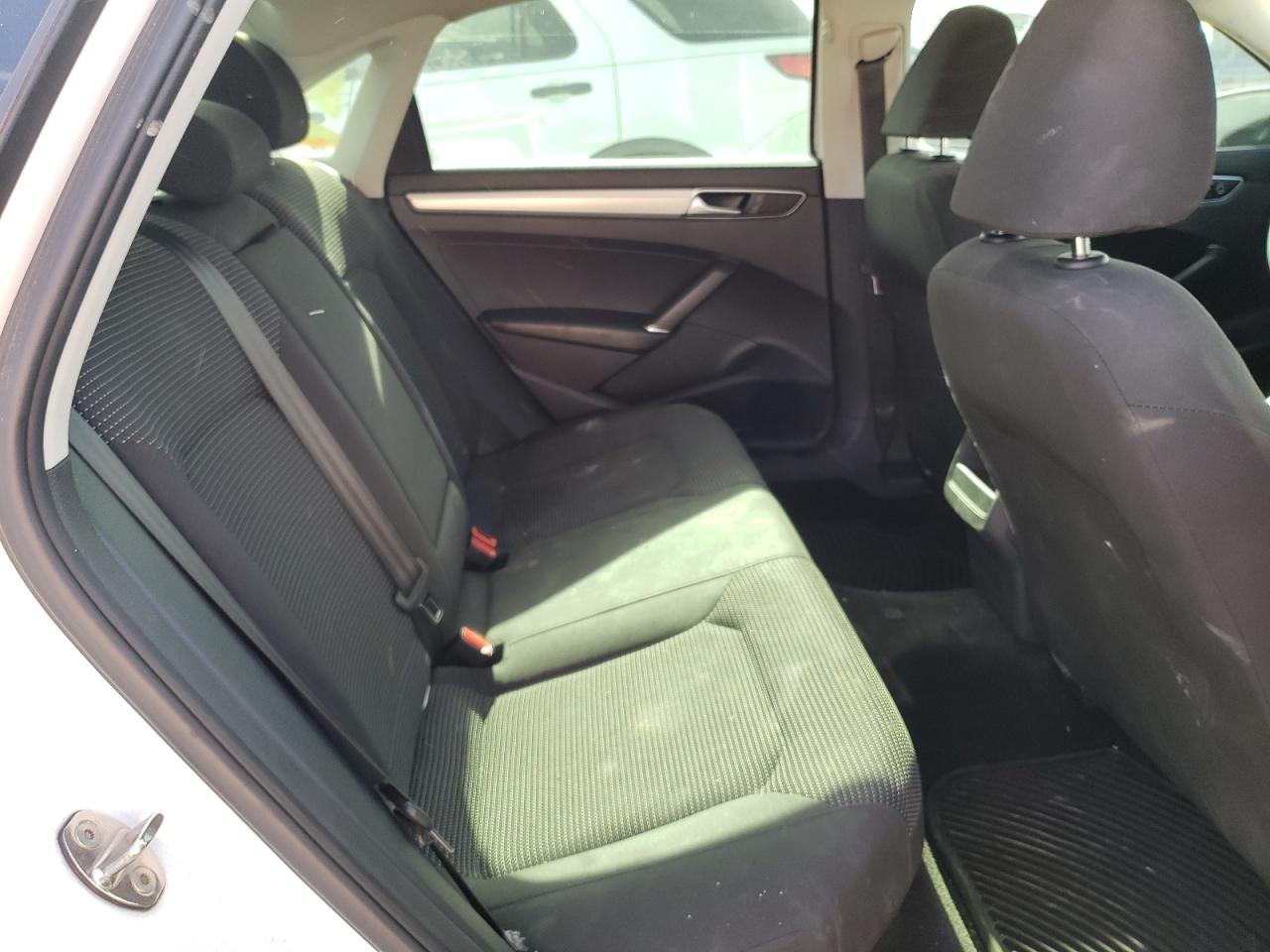 Photo 6 from auction – 2016 VOLKSWAGEN PASSAT with VIN 1VWAT7A30GC022227