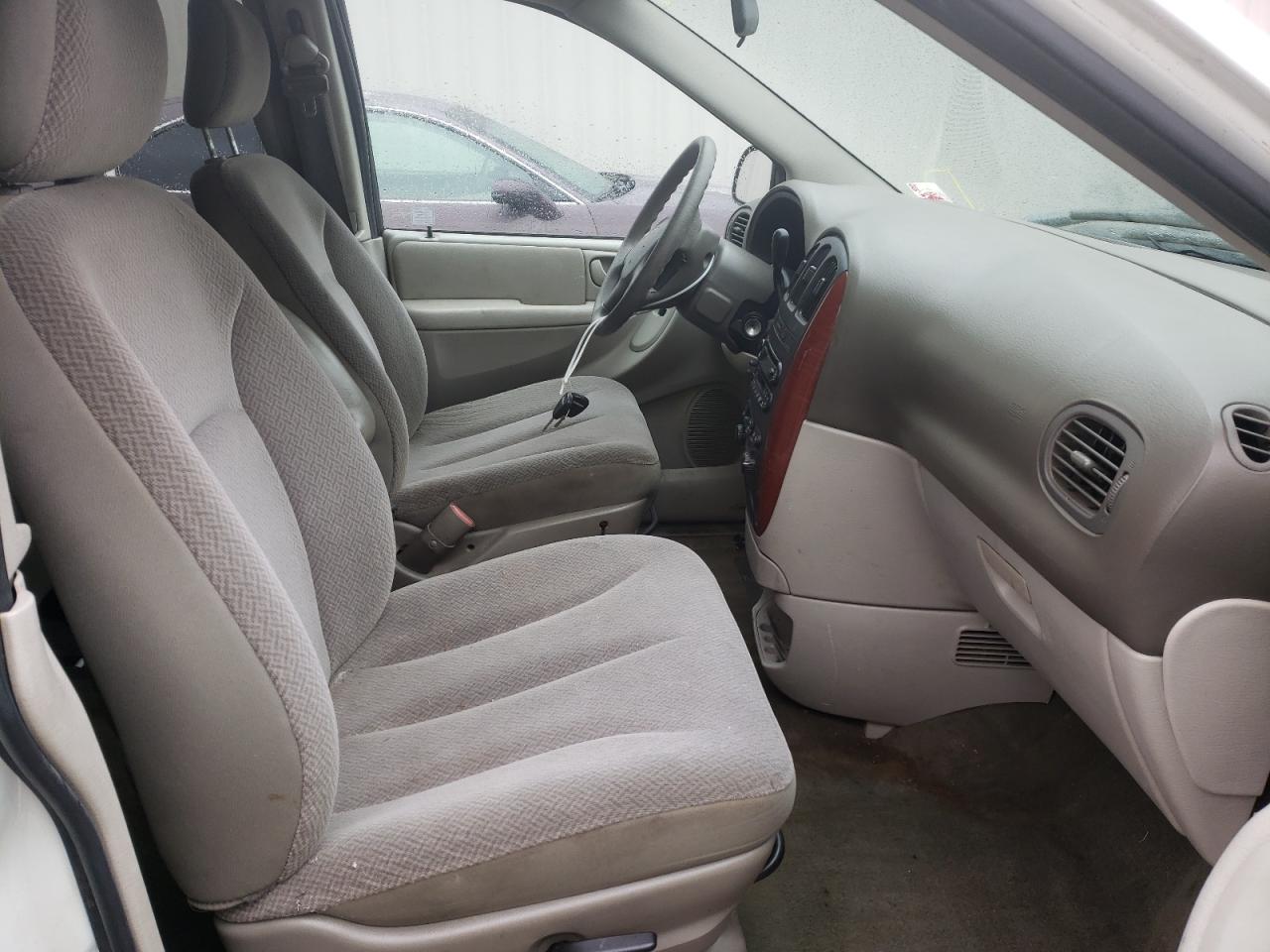 Photo 5 from auction – 2007 CHRYSLER TOWN & COU with VIN 1A4GP45R66B664478