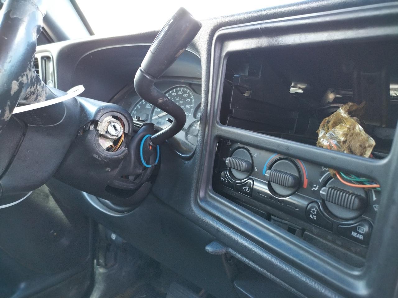 Photo 9 from auction – 2002 CHEVROLET AVALANCHE with VIN 3GNEC13T12G116757
