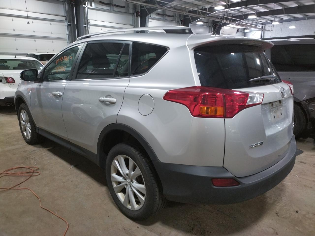 Photo 3 from auction – 2015 TOYOTA RAV4 LIMIT with VIN 2T3DFREV7FW335589