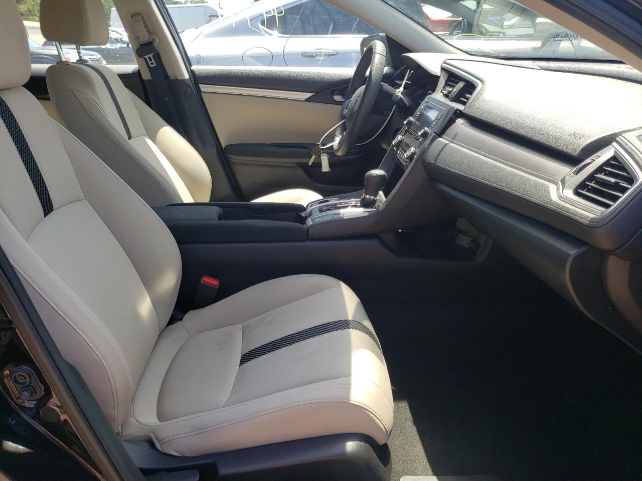 Photo 5 from auction – 2018 HONDA CIVIC LX with VIN 19XFC2F52JE034675