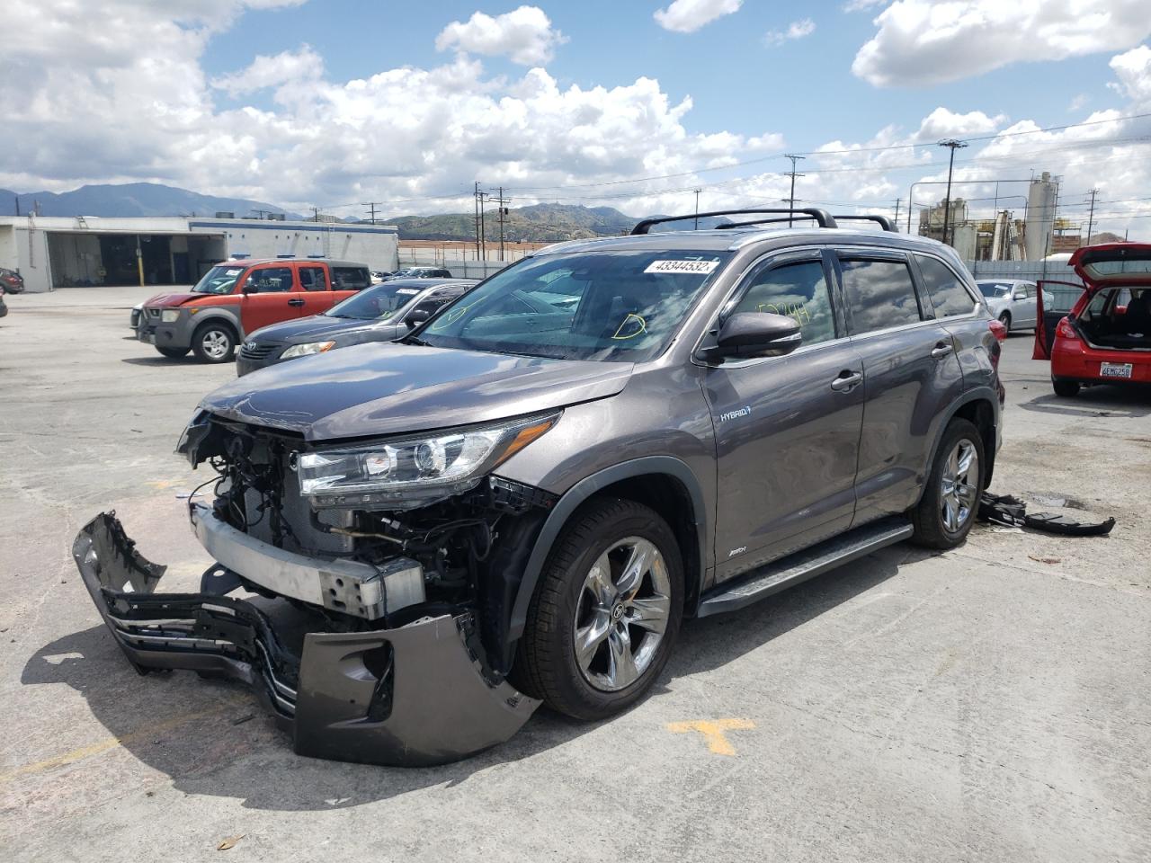 Photo 2 from auction – 2019 TOYOTA HIGHLANDER with VIN 5TDDGRFH6KS053705