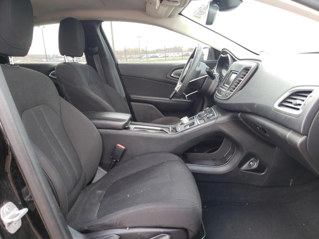 Photo 5 from auction – 2015 CHRYSLER 200 LIMITE with VIN 1C3CCCAB1FN551981