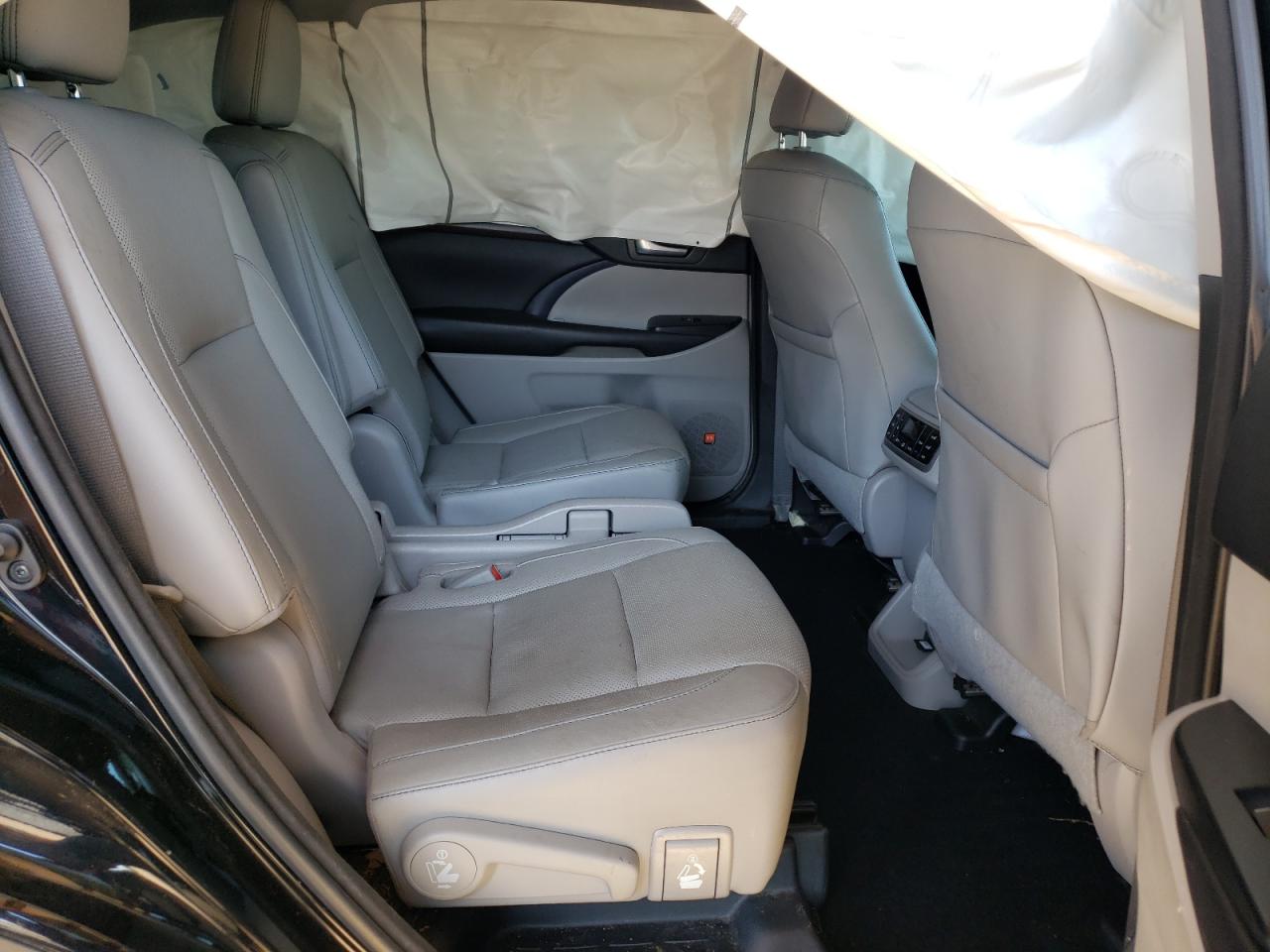 Photo 6 from auction – 2016 TOYOTA HIGHLANDER with VIN 5TDYKRFH6GS183703