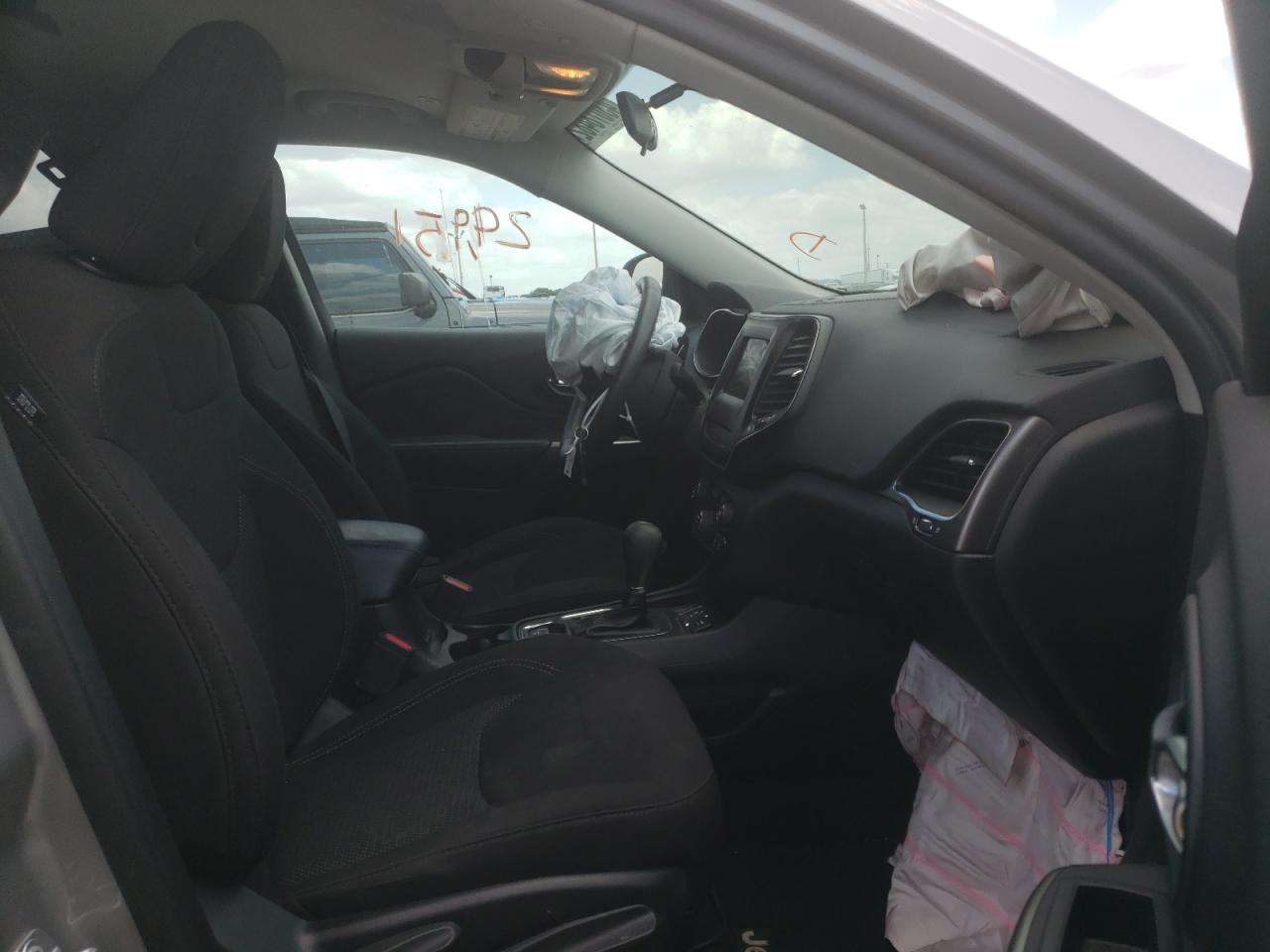 Photo 5 from auction – 2019 JEEP CHEROKEE L with VIN 1C4PJLCB0KD263823