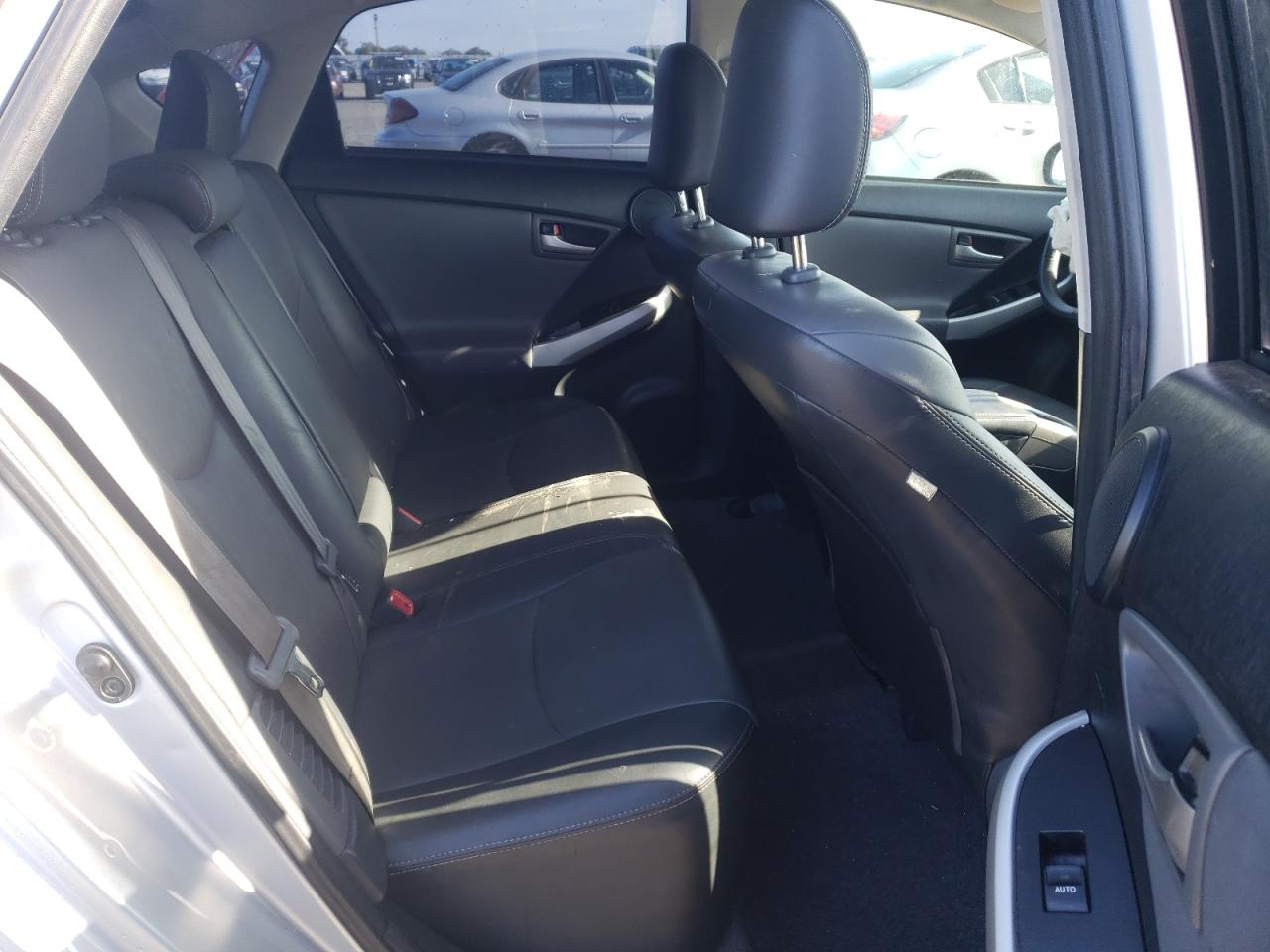 Photo 6 from auction – 2013 TOYOTA PRIUS with VIN JTDKN3DU3D5631035