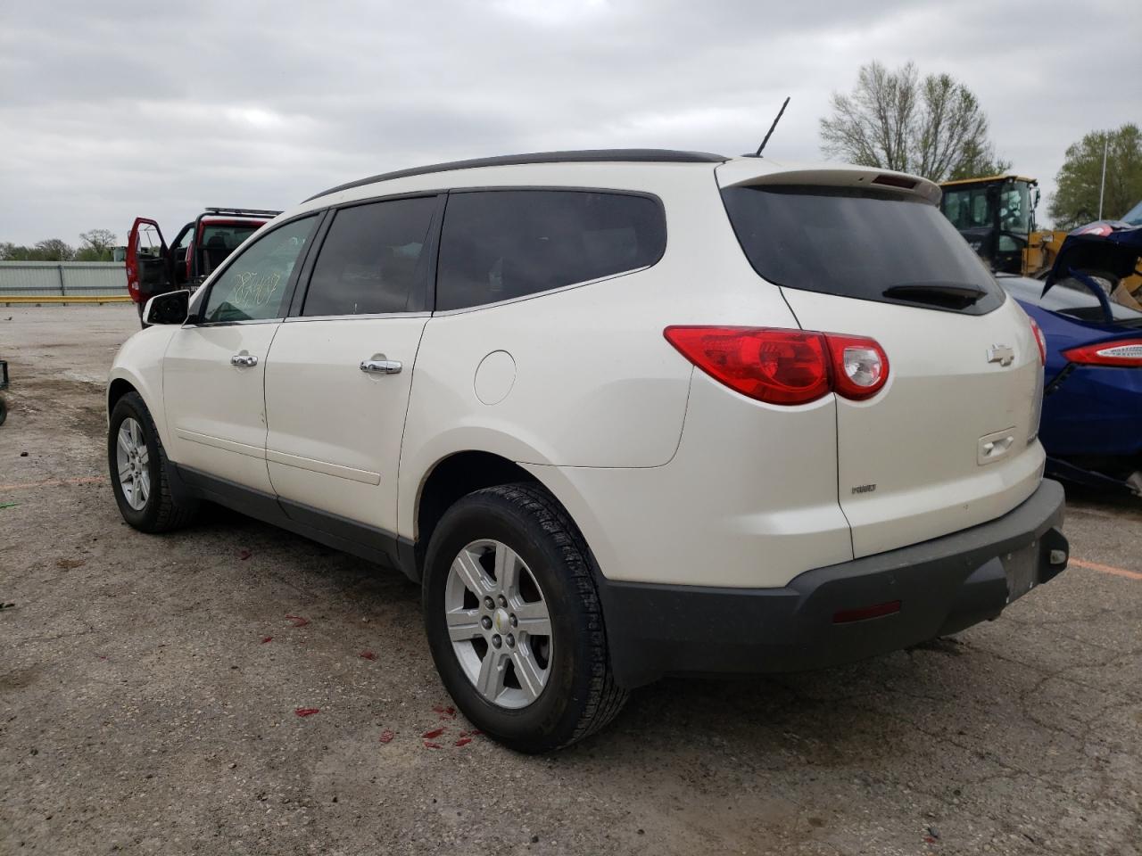 Photo 3 from auction – 2011 CHEVROLET TRAVERSE L with VIN 1GNKVGED4BJ140751