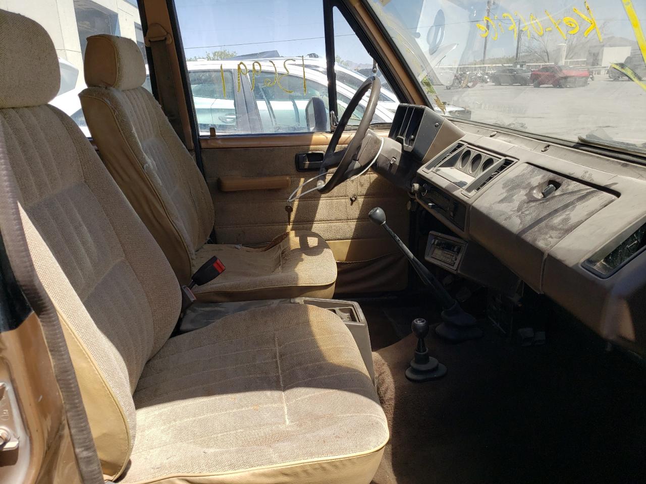 Photo 5 from auction – 1986 ISUZU TROOPER II with VIN JAACH18L2G5437495
