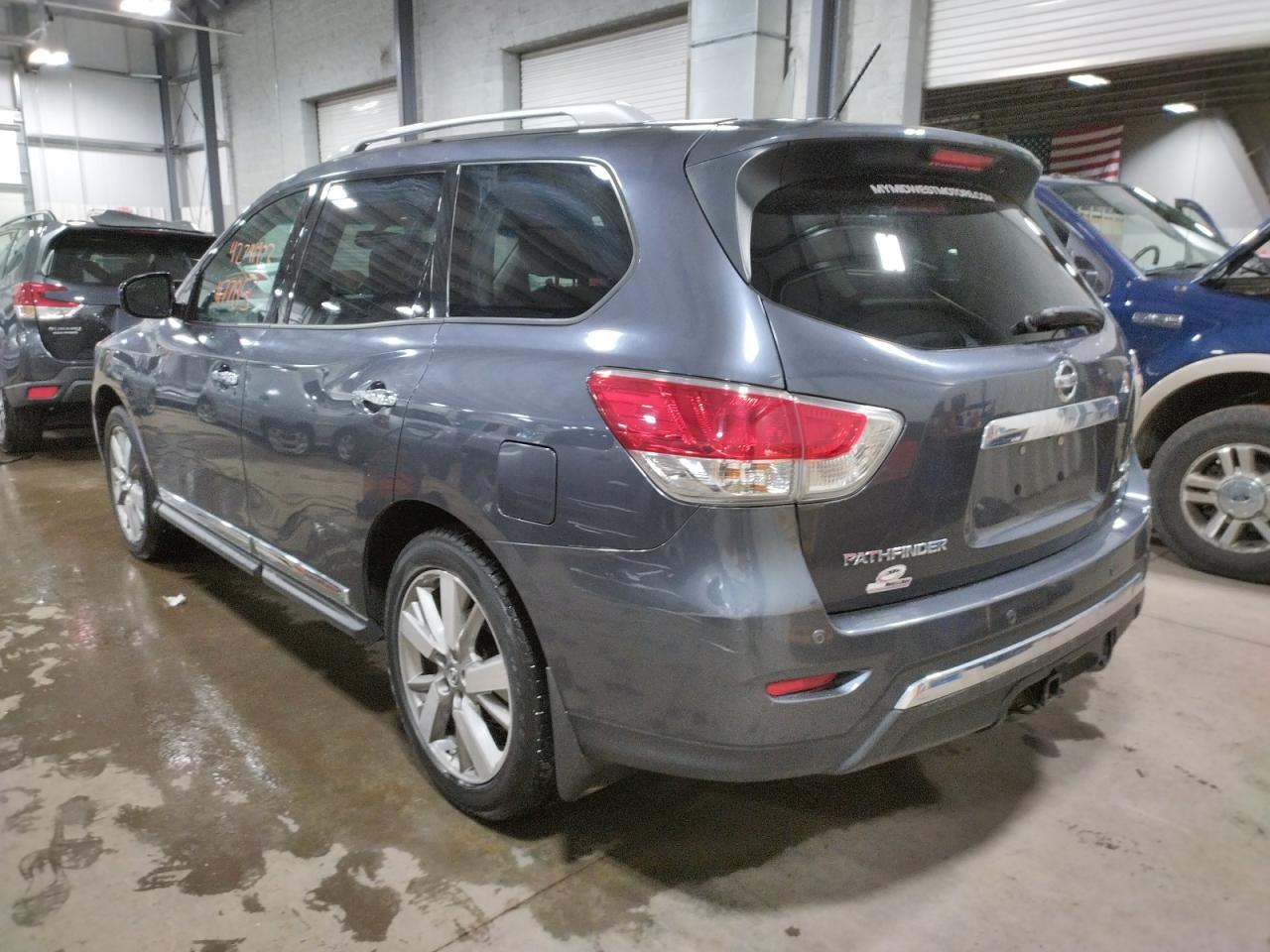 Photo 3 from auction – 2013 NISSAN PATHFINDER with VIN 5N1AR2MM5DC665950