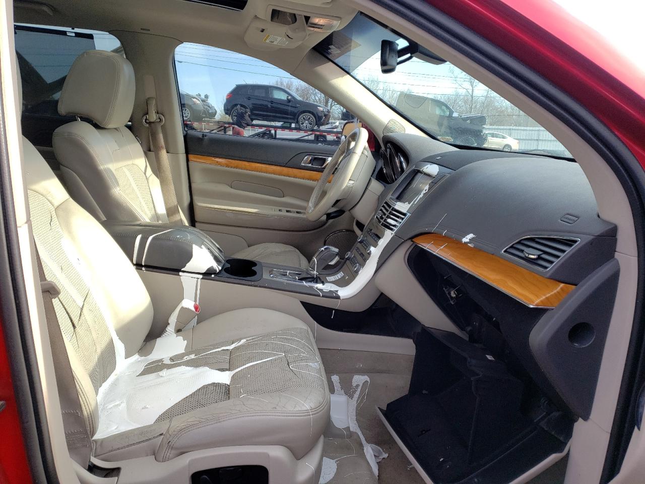Photo 5 from auction – 2010 LINCOLN MKT with VIN 2LMHJ5AT1ABJ03367