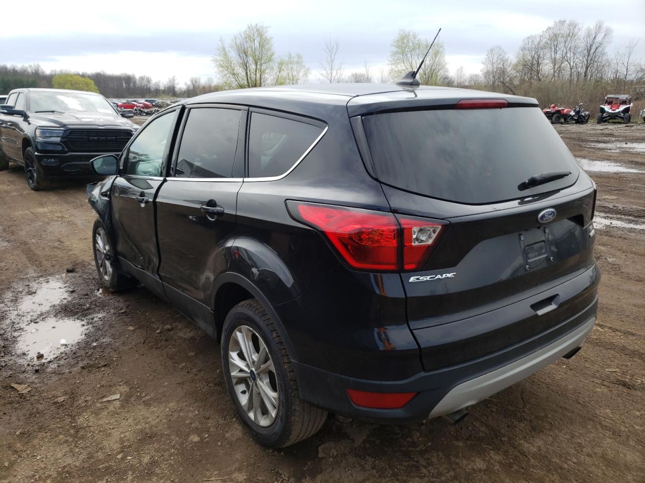 Photo 3 from auction – 2019 FORD ESCAPE SE with VIN 1FMCU0GD3KUB81872
