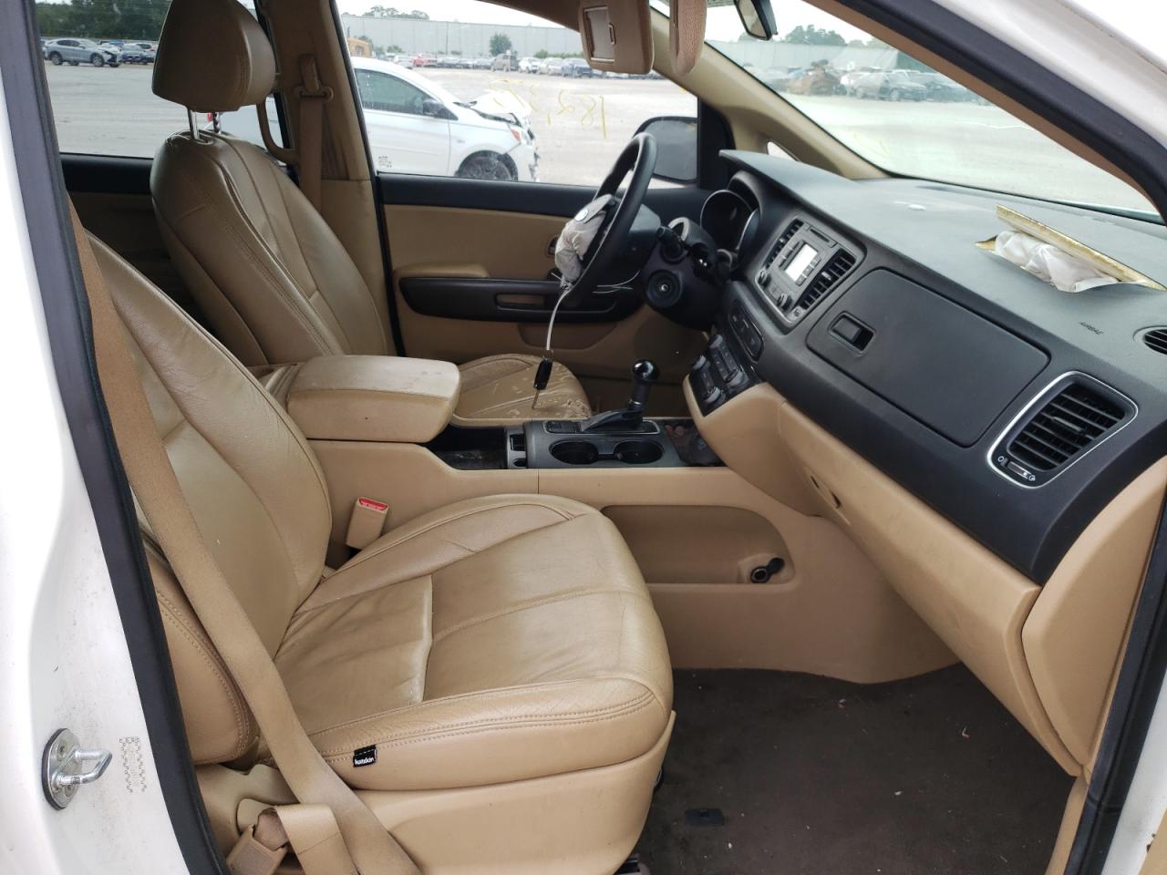 Photo 5 from auction – 2015 KIA SEDONA LX with VIN KNDMB5C11F6044348