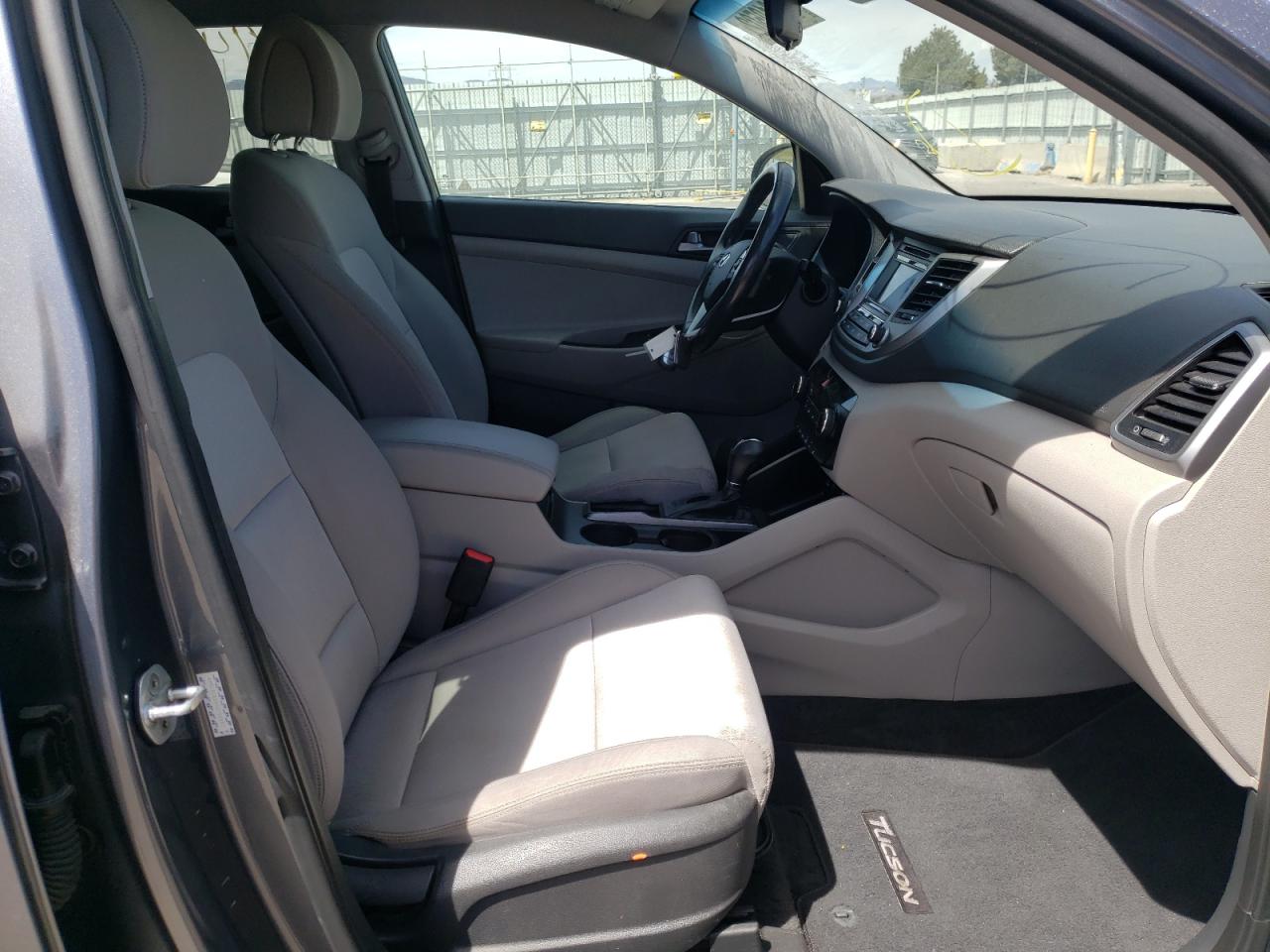 Photo 5 from auction – 2016 HYUNDAI TUCSON LIM with VIN KM8J3CA26GU155597