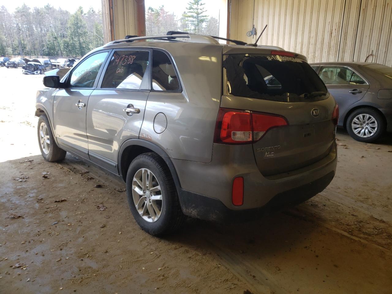 Photo 3 from auction – 2015 KIA SORENTO LX with VIN 5XYKTDA68FG558384