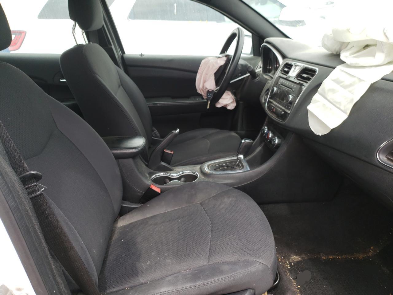 Photo 5 from auction – 2014 CHRYSLER 200 LX with VIN 1C3CCBABXEN205601
