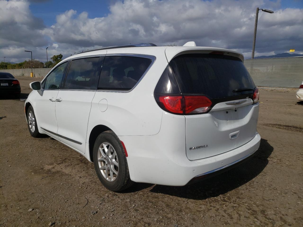 Photo 3 from auction – 2020 CHRYSLER PACIFICA T with VIN 2C4RC1BG8LR215585