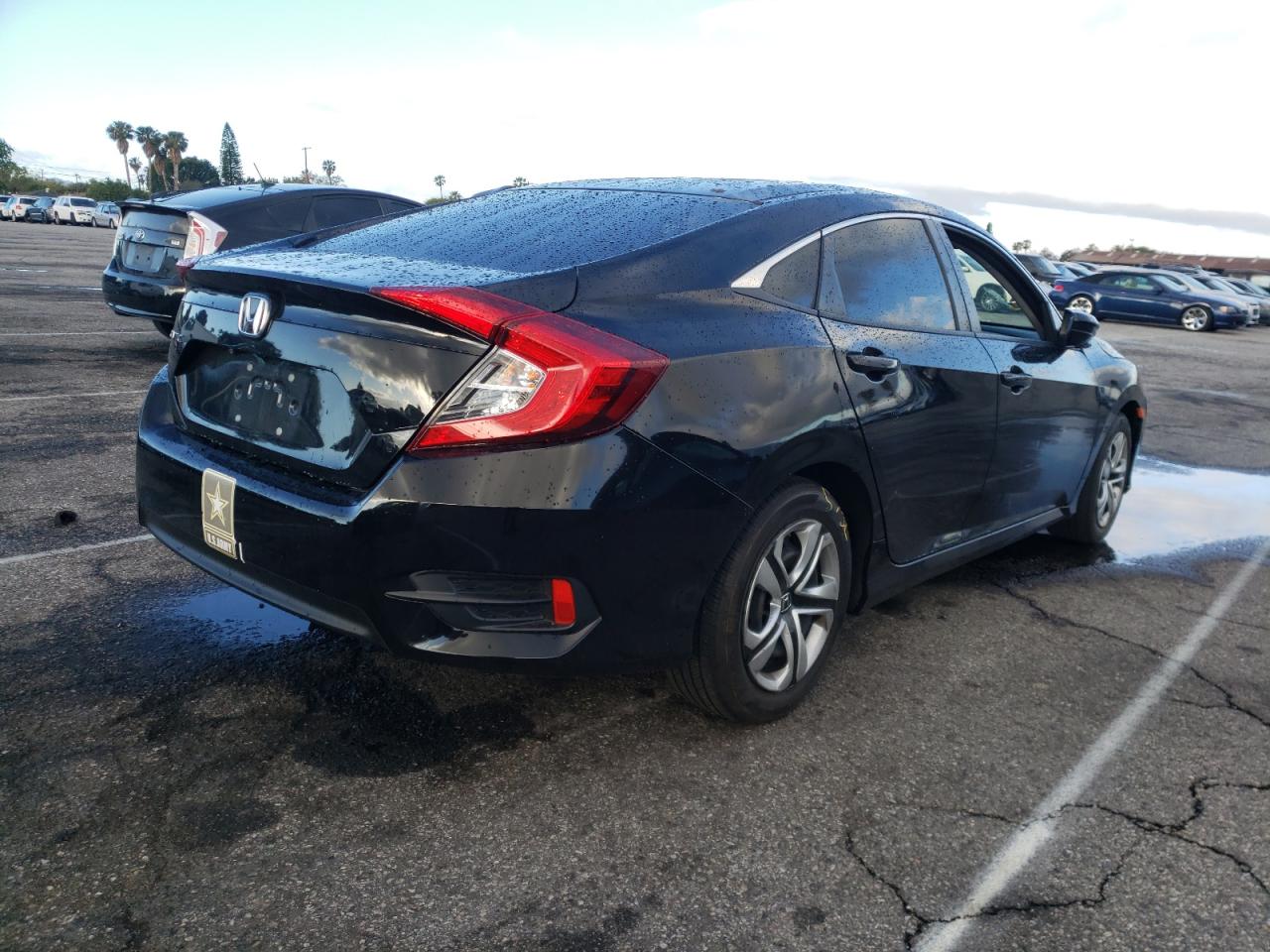 Photo 4 from auction – 2018 HONDA CIVIC LX with VIN 2HGFC2F55JH607915