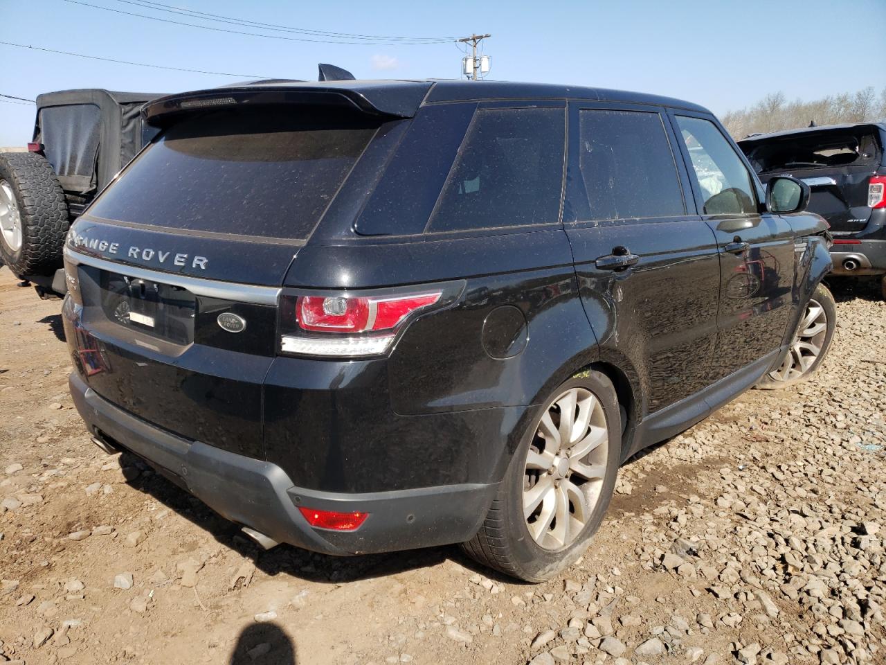 Photo 4 from auction – 2017 LAND ROVER RANGE ROVE with VIN SALWR2FV0HA682066