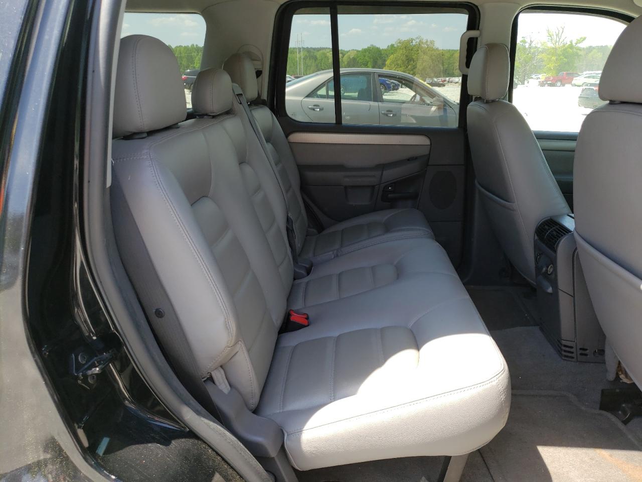Photo 6 from auction – 2004 FORD EXPLORER X with VIN 1FMZU63K84UA31065