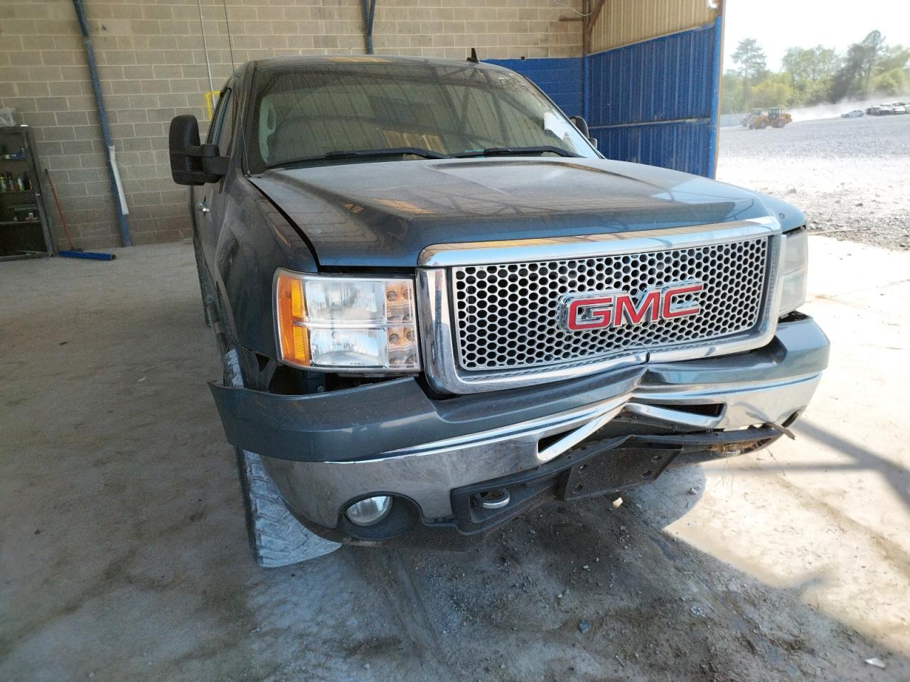 Photo 9 from auction – 2011 GMC SIERRA C15 with VIN 1GTR1VE09BZ238292