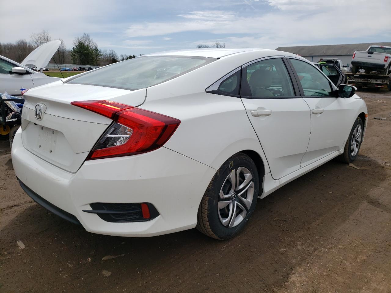 Photo 4 from auction – 2017 HONDA CIVIC LX with VIN 19XFC2F51HE025573