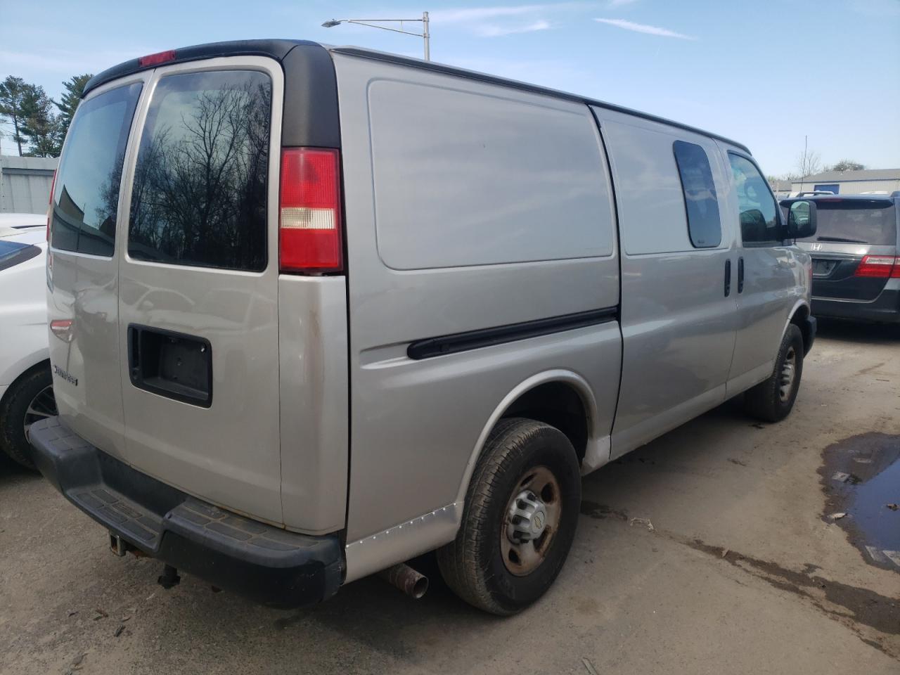 Photo 4 from auction – 2007 CHEVROLET EXPRESS G2 with VIN 1GCGG25U071112965