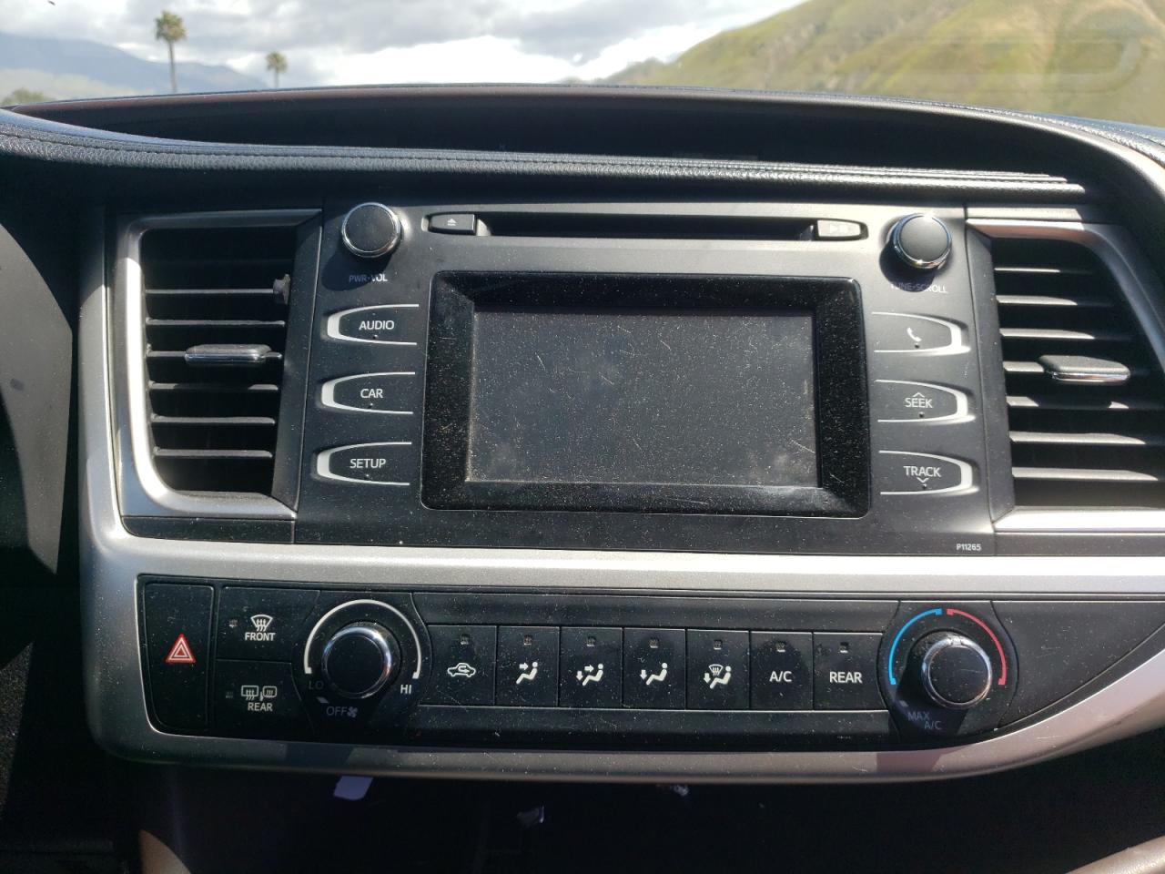 Photo 9 from auction – 2016 TOYOTA HIGHLANDER with VIN 5TDZKRFHXGS182784