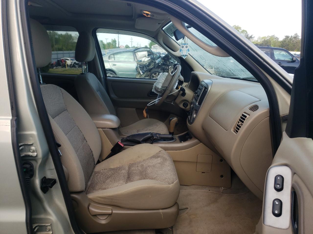 Photo 5 from auction – 2005 FORD ESCAPE XLT with VIN 1FMYU031X5KA32649