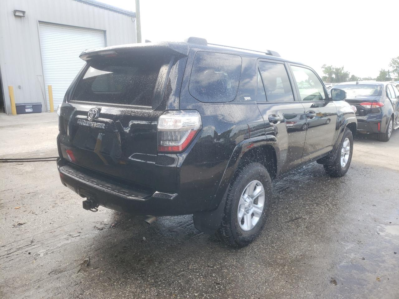 Photo 4 from auction – 2022 TOYOTA 4RUNNER SR with VIN JTEEU5JR2N5263343