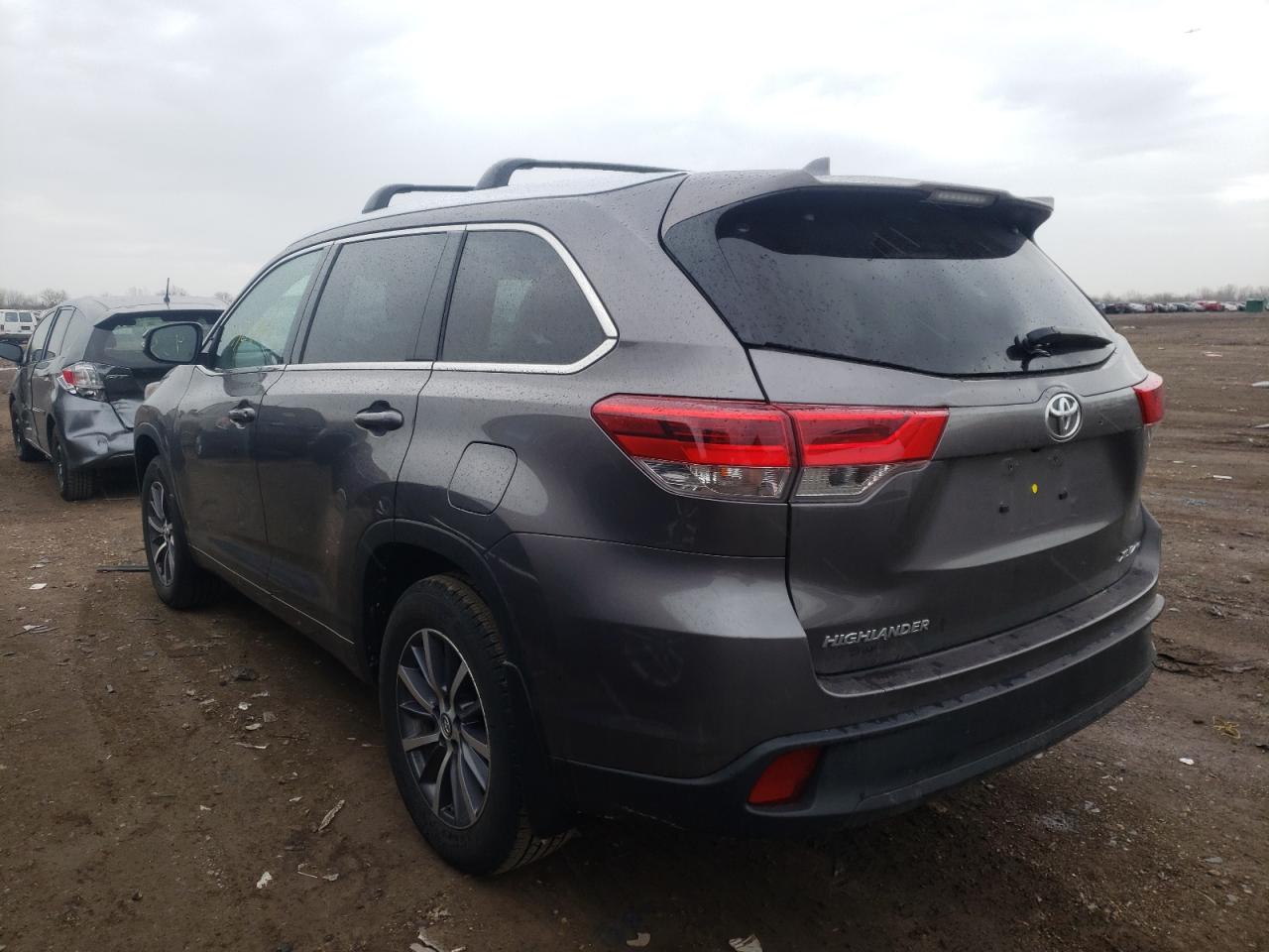 Photo 3 from auction – 2018 TOYOTA HIGHLANDER with VIN 5TDJZRFH5JS802683