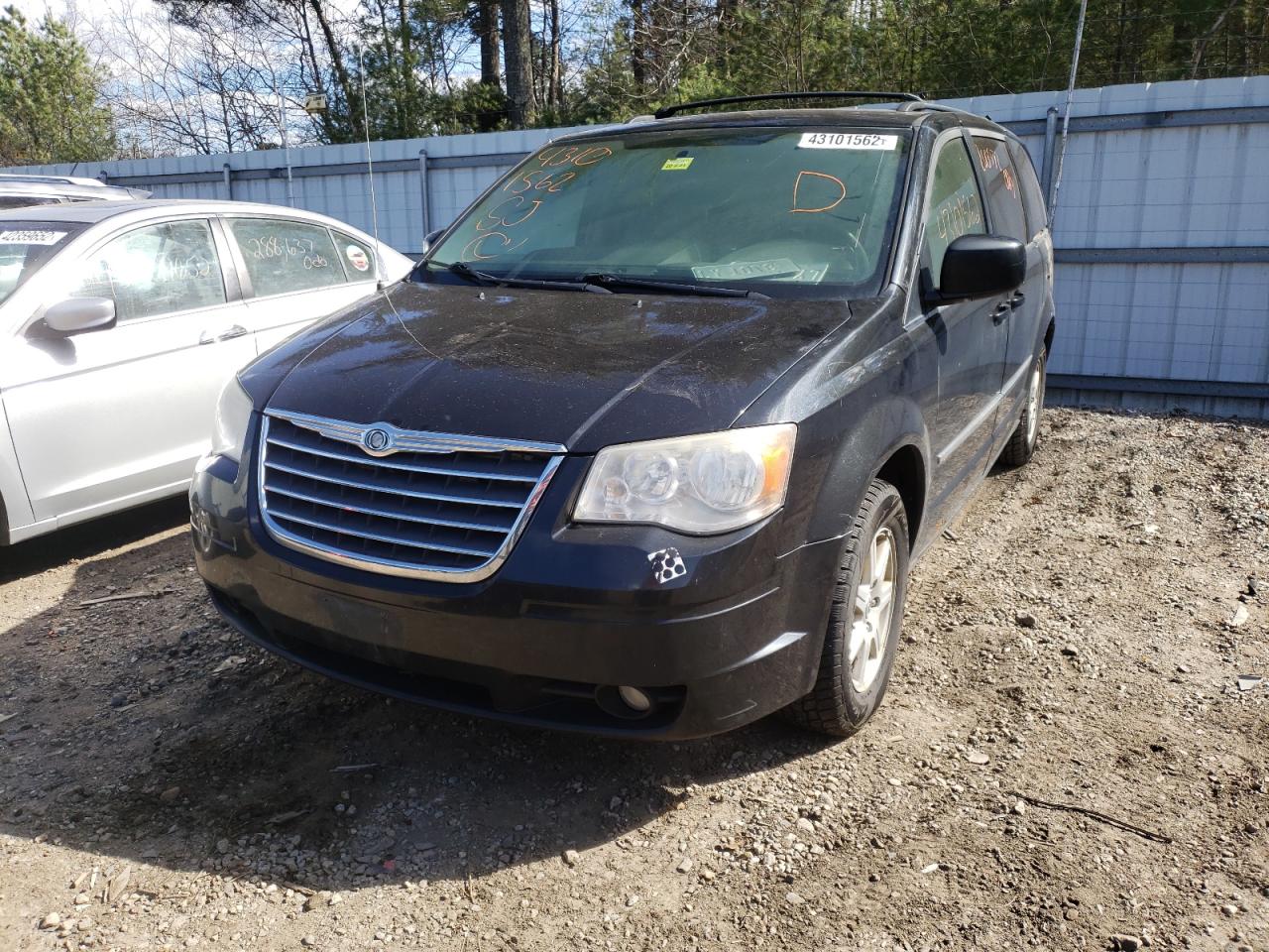 Photo 2 from auction – 2010 CHRYSLER TOWN & COU with VIN 2A4RR5D17AR352507