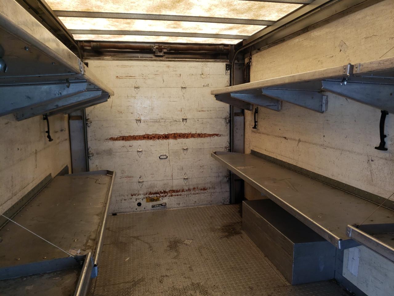 Photo 6 from auction – 2002 FREIGHTLINER CHASSIS M with VIN 4UZAANBW62CJ09771