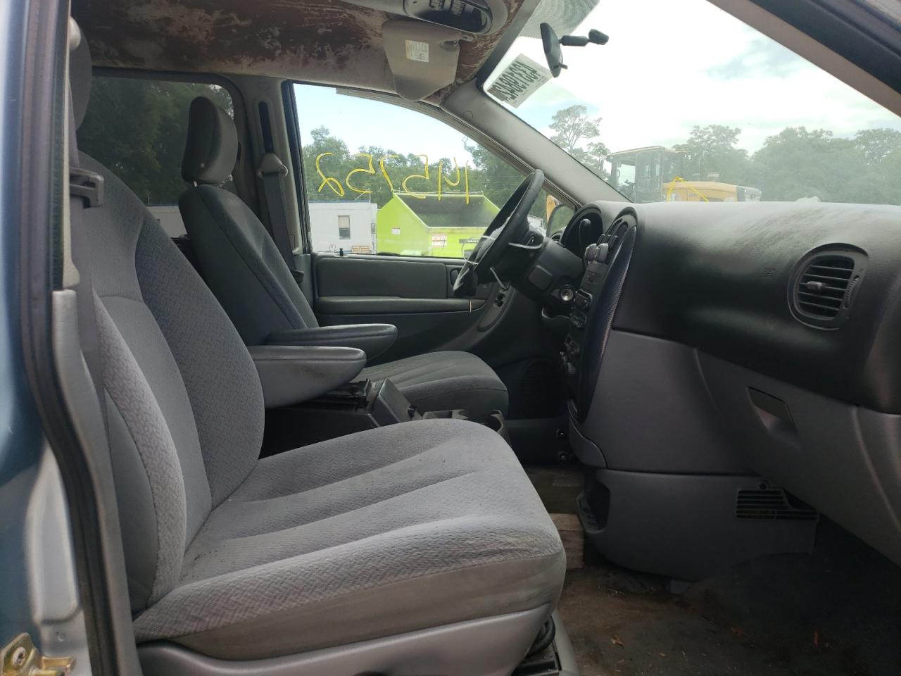 Photo 5 from auction – 2005 DODGE GRAND CARA with VIN 2D8GP44L05R477239