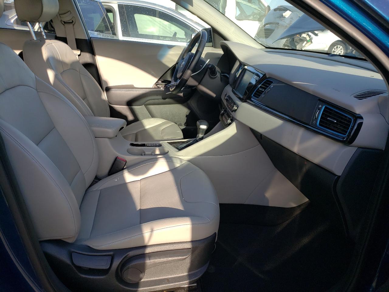 Photo 5 from auction – 2018 KIA NIRO TOURI with VIN KNDCE3LC3J5186238