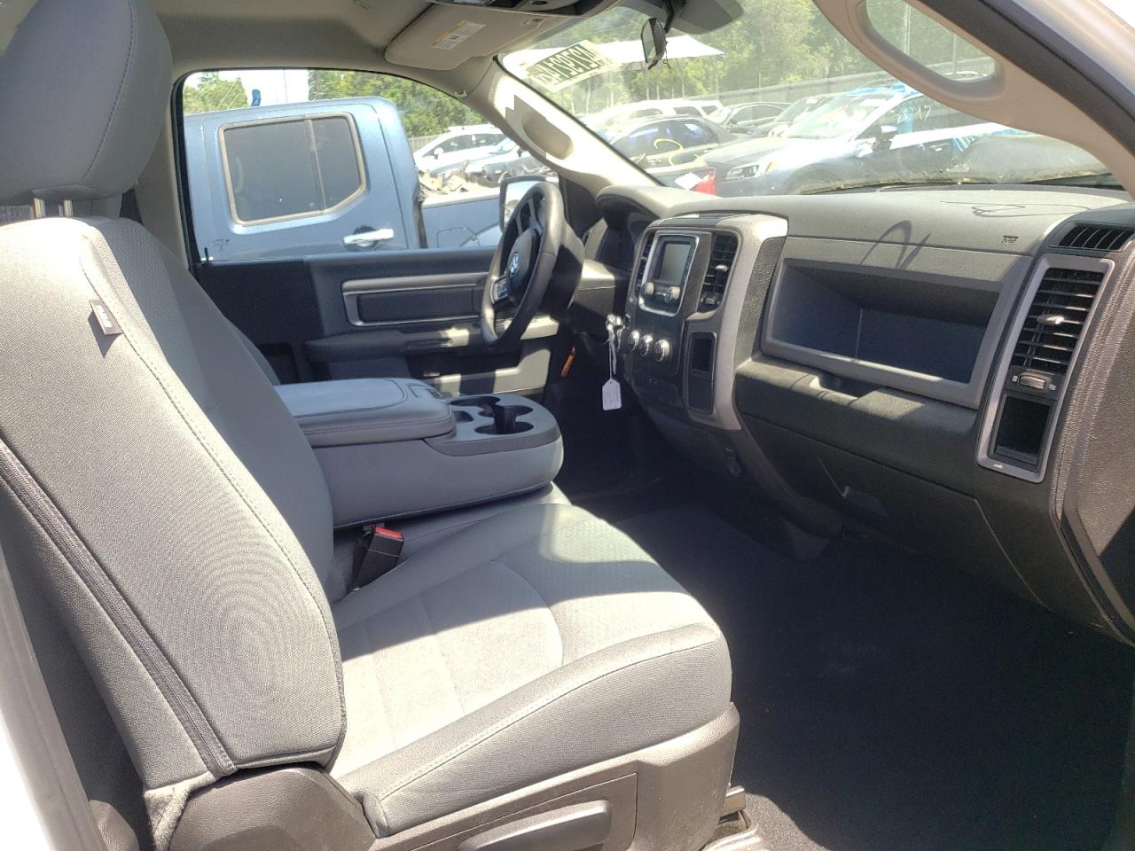 Photo 5 from auction – 2019 RAM 1500 CLASS with VIN 3C6JR6DT3KG674828