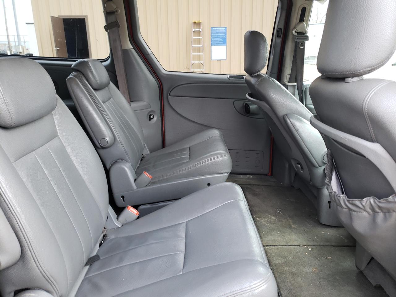 Photo 6 from auction – 2005 DODGE GRAND CARA with VIN 2D8GP44L55R190074