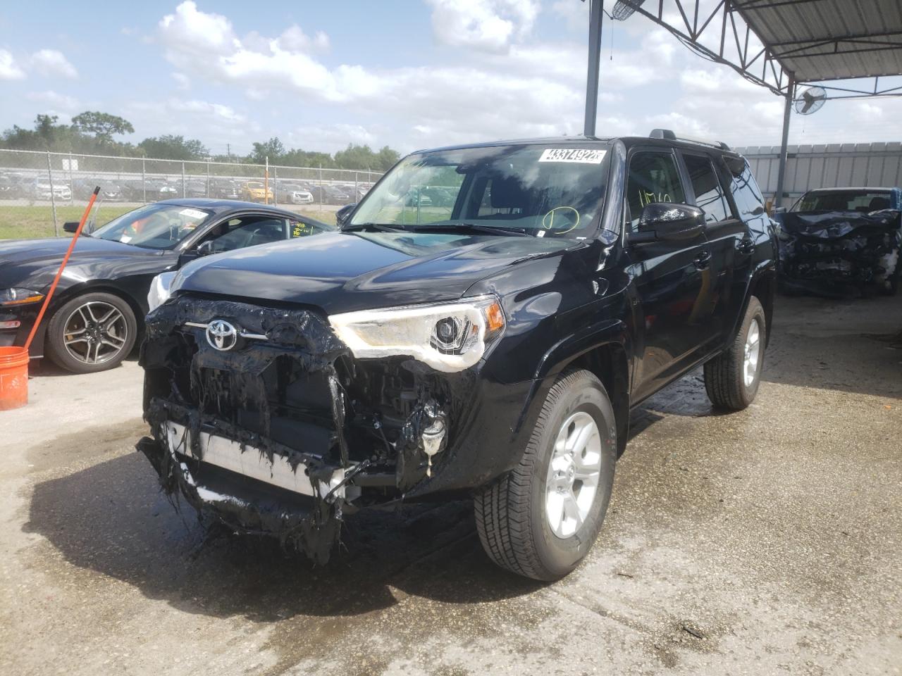Photo 2 from auction – 2022 TOYOTA 4RUNNER SR with VIN JTEEU5JR2N5263343