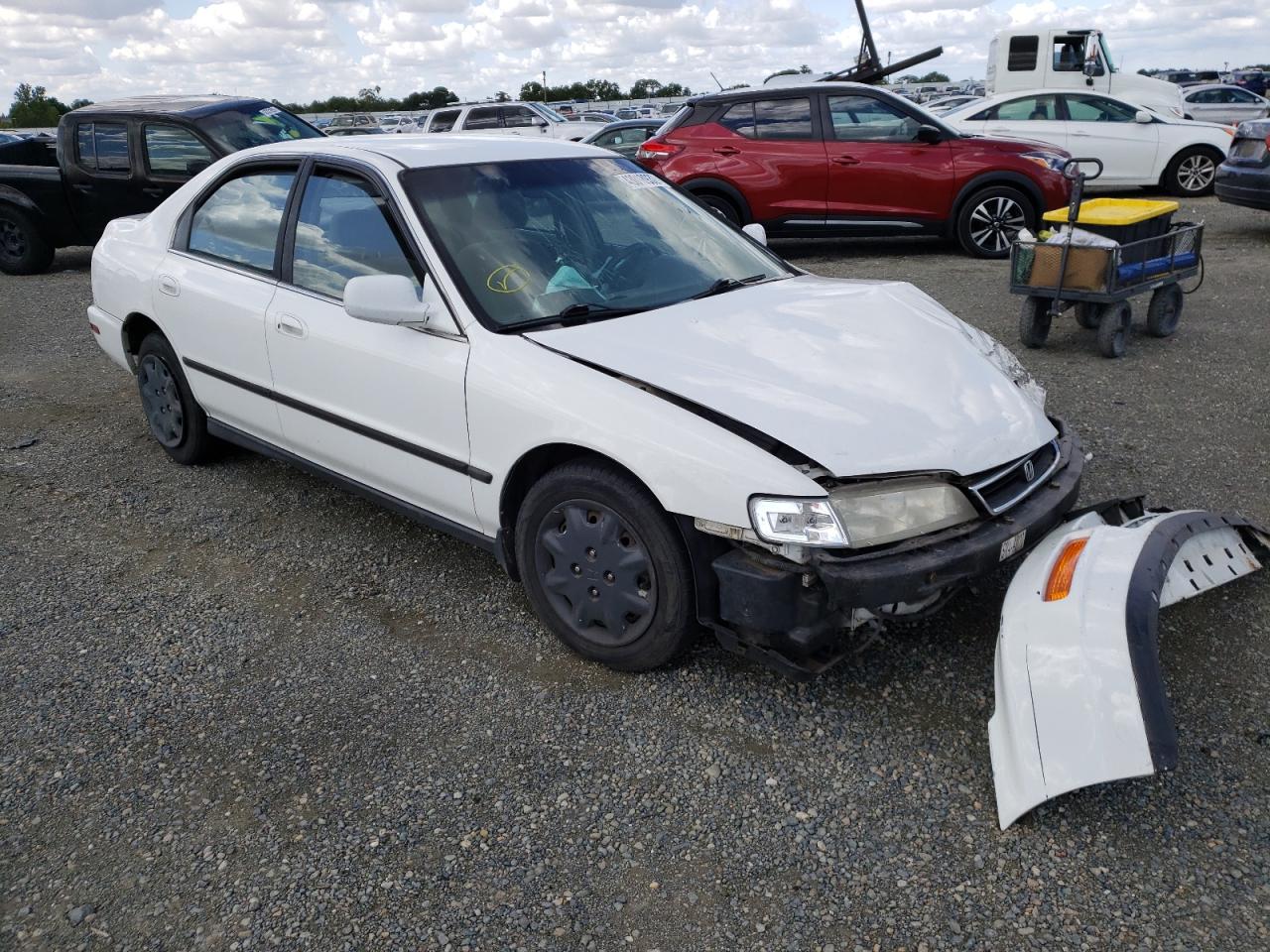 HONDA ACCORD LX 1996 with VIN 1HGCD563XTA273673 - Photo from auction