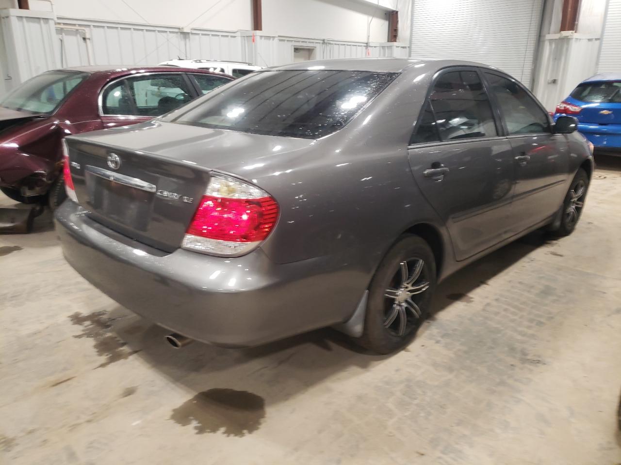 Photo 4 from auction – 2005 TOYOTA CAMRY LE with VIN 4T1BE32K15U532623