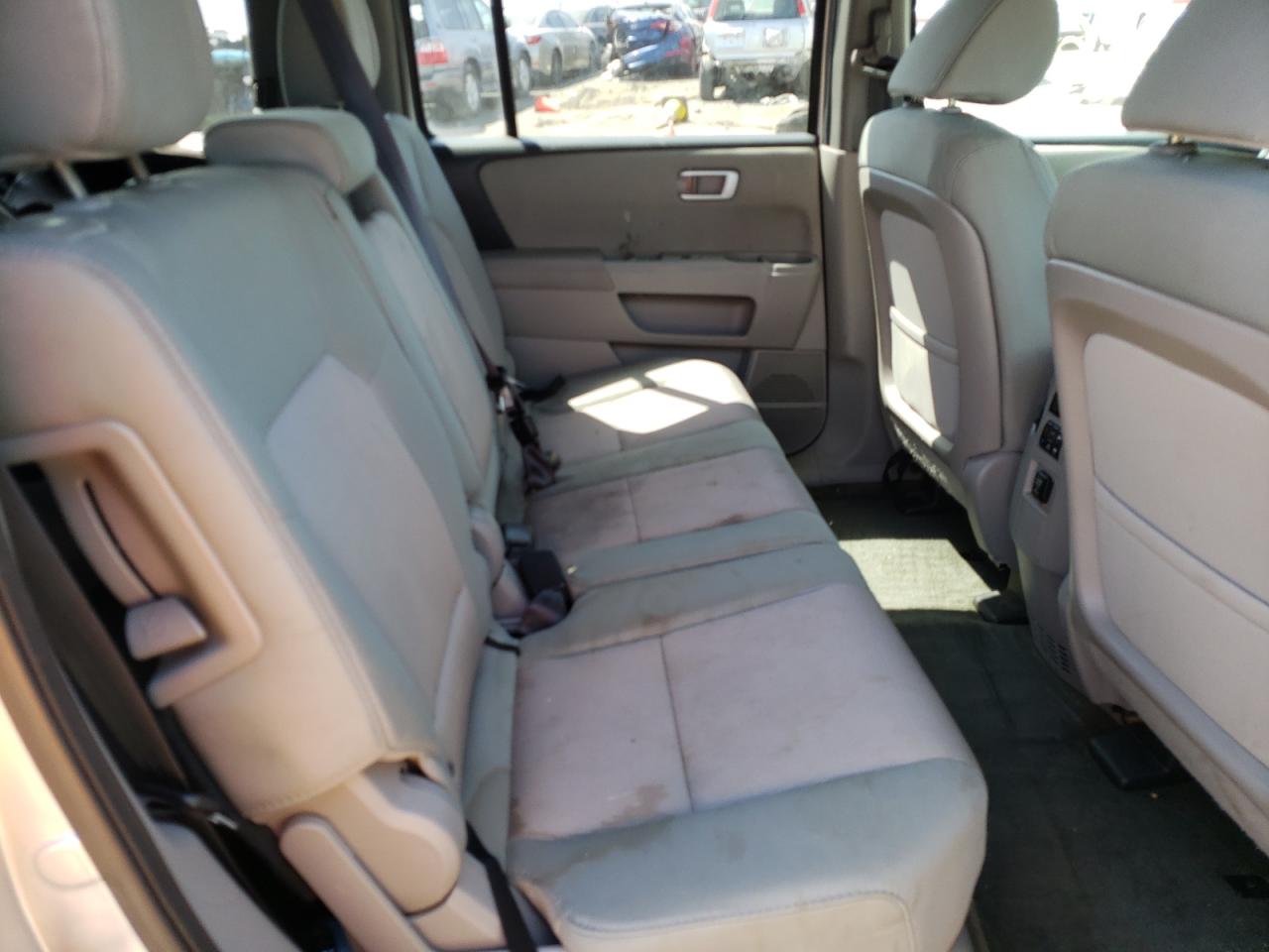 Photo 6 from auction – 2014 HONDA PILOT EX with VIN 5FNYF3H43EB017152