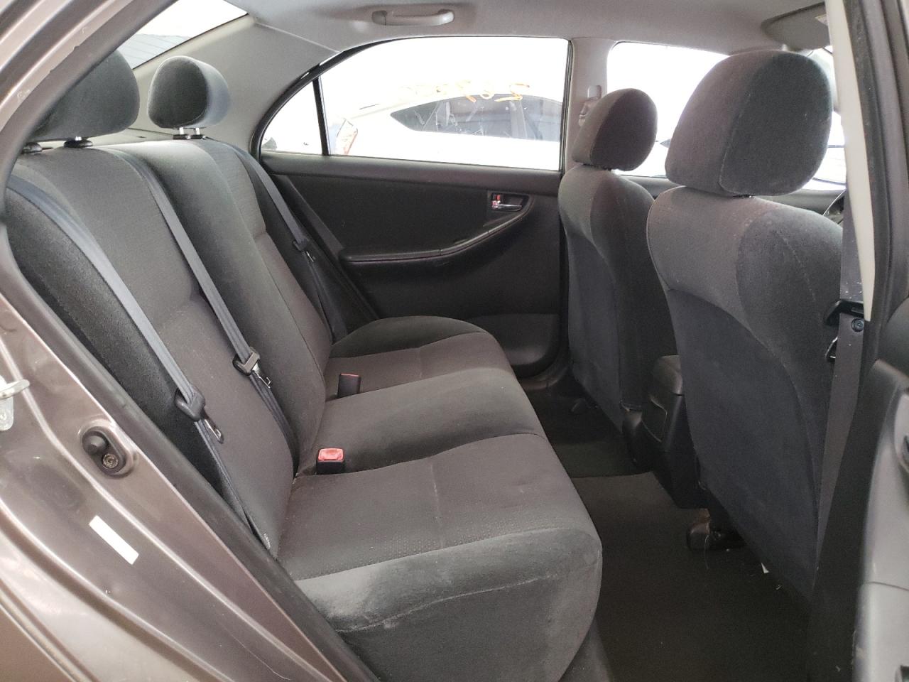 Photo 6 from auction – 2004 TOYOTA COROLLA CE with VIN 2T1BR32E44C246909