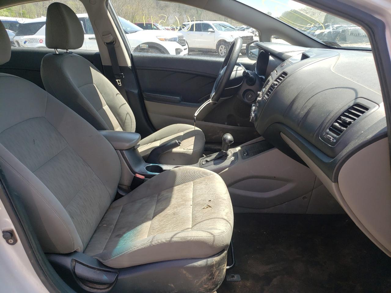 Photo 5 from auction – 2015 KIA FORTE LX with VIN KNAFK4A65F5340011